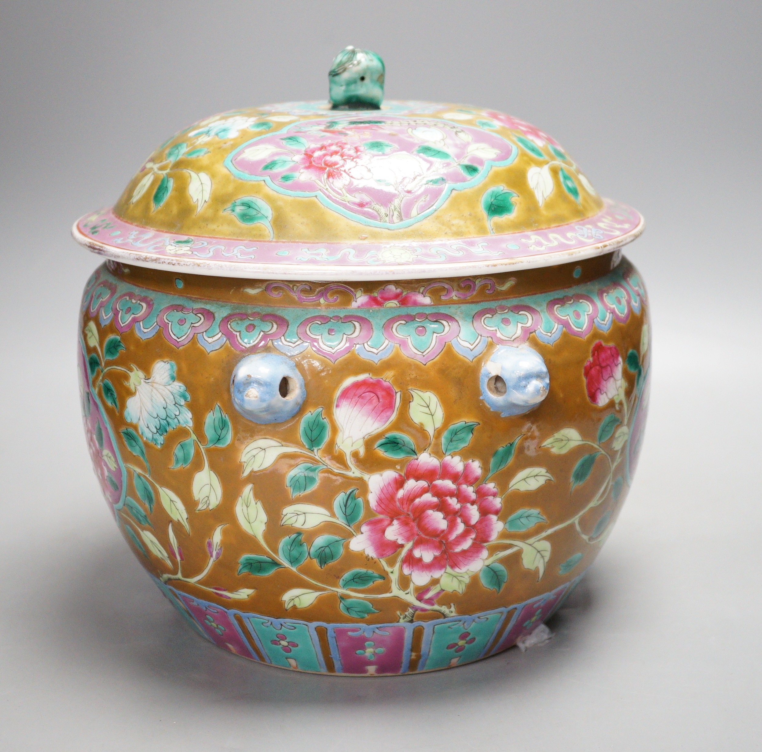 A late 19th century Chinese Straits pea green ground Kamcheng and cover, 25cm tall